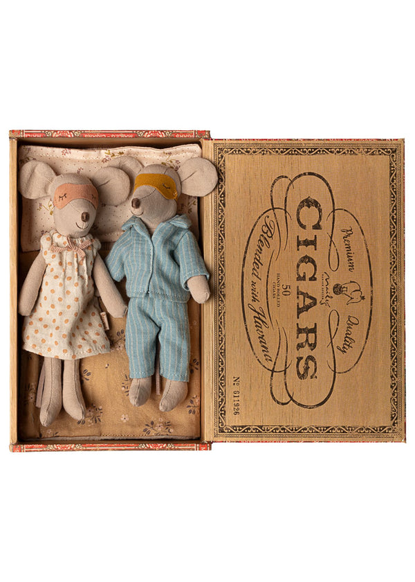 Mum & Dad mice in cigarbox